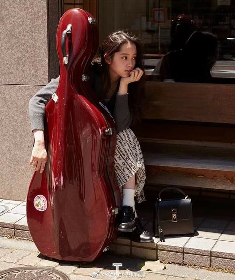 Cello Photoshoot, Band Senior Pictures, Cello Practice, Cello Photography, Learn Music Theory, Orchestra Concerts, Nana Ouyang, Cello Music, Music Student