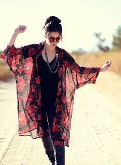 Chiffon Shrug Long, Long Kimono Outfit With Dress, Sheer Kimono Outfit, Chiffon Outerwear, Chiffon Shrug, Kimono Outfits, Look Boho Chic, Kimono Outfit, Mode Kimono