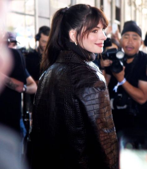 Brunette Fringe, Anne Hathaway Hair, Middle Part Bangs, French Fringe, Face Framing Bangs, Michael Kors Fashion, Long Hair With Bangs, Anne Hathaway, Curtain Bangs