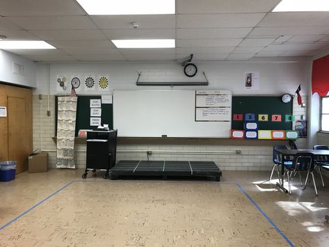 Drama classroom Drama Classroom Aesthetic, Drama Room Ideas School, High School Drama Classroom, Theatre Teacher Classroom, Drama Room Decor, Theatre Classroom Decor, Theater Classroom, Classroom High School, Classroom Middle School