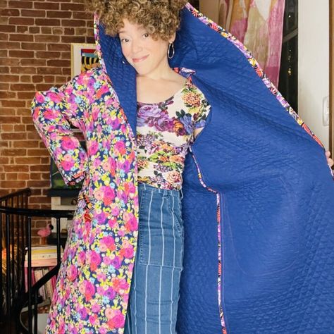 How to Sew a Blanket Coat From Bedding - Threads Long Shawl Sewing Pattern, Free Blanket Coat Pattern, How To Make A Coat From A Blanket, Blanket Coat Pattern Sewing, Diy Wearable Blanket, Blanket Coat Diy, Blanket Coat Pattern, Quilt Robe, House Coat Pattern