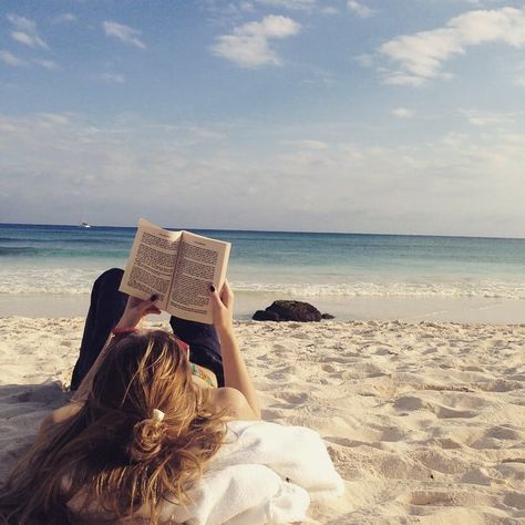 Celebrities on Christmas 2014 | Pictures | POPSUGAR Celebrity Romantic Beach Photos, Summer Beach Pictures, Beach Pink, New York Vintage, Suki Waterhouse, Tropical Beaches, Holiday Pictures, Woman Reading, Island Beach