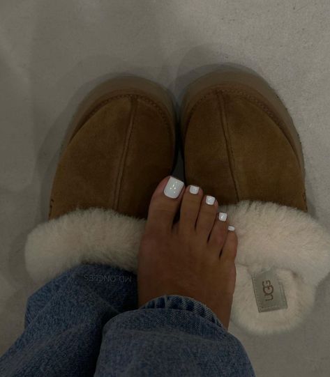 Cute Toes Nails, Gel Toe Nails, Acrylic Toes, Acrylic Toe Nails, Toe Nail Color, Gel Toes, Cute Toe Nails, Nails Aesthetic, Cute Toes