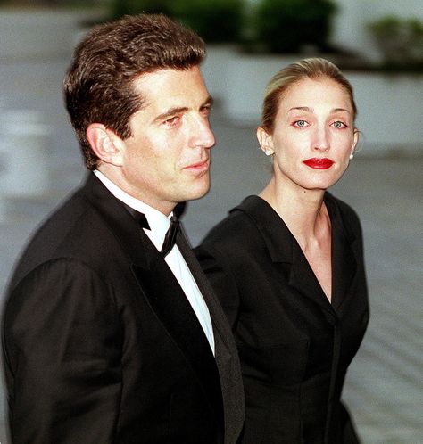 Carolyn Bessette Wedding, Carole Radziwill, Carolyn Bessette, John Junior, Calvin Klein Store, Jfk Jr, Celebrity Wedding, College Friends, Celebrity Weddings