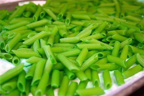 make green pasta Dye Pasta, Green Pasta, Paddys Day, Green Rooms, Camping With Kids, Rubbing Alcohol, School Fun, Food Coloring, 1st Grade