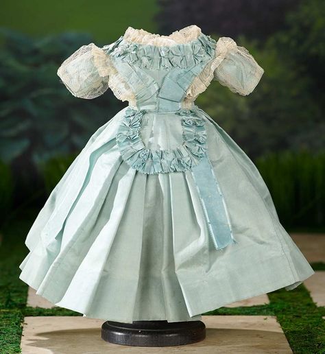 Outstanding French Bisque Poupee by Adelaide Huret with Extensive Trousseau 25,000/35,000 Huret Doll, Flannel Skirt, Antique Dresses, Antique Doll Dress, Eyeliner Black, German Fashion, Blue Iris, Antique Fashion, Doll Wardrobe