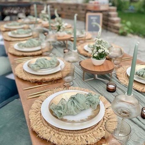 🌿 SAGE GREEN 🌿 Spotlight 🤩🤩🤩 So many variations with touches of white or blush for a different feel and all so beautiful. This is a versatile theme that is used across many types of events ✨ Sage Green And Pink Table Setting, Green Table Settings, Key Largo Wedding, Afternoon Tea Tables, 21 Diner, Green Table, Blush And Gold, Tea Table, My Dream Wedding