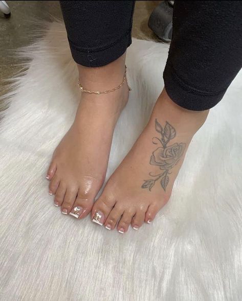 Feet Tattoo Ideas, Tattoo Ideas Foot, Side Foot Tattoos, Butterfly Foot Tattoo, Foot Tattoo Ideas, Foot Tattoo Designs, Flower Foot Tattoo, Classy Tattoos For Women, Cute Foot Tattoos