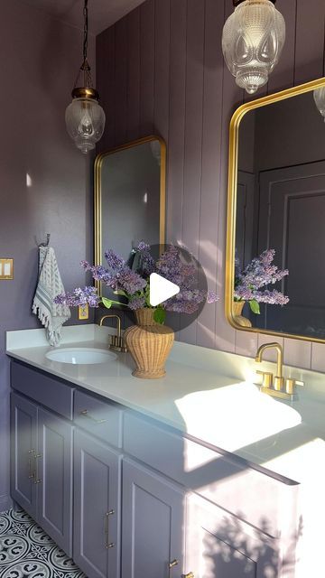 Purple Grey Bathroom, Purple Bathroom Cabinets, Lilac Bathroom Ideas, Color Drenching Bathroom, Gray And Purple Bathroom, European Modern Home, Purple Bathroom Ideas, Oasis Bathroom, Bathroom Purple