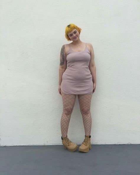 Hip Dip Outfit Ideas, Isabel Hendrix, Trendy Short Hairstyles, My Yellow, Body Types Women, Hips Dips, Tunnel Vision, Curvy Shorts, Yellow Hair