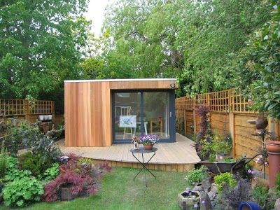 Shedworking: Swift Garden Rooms Garden Room Art Studio, Art Studio In Garden, Garden Art Studio, Art Shed Ideas Backyard Studio, Outdoor Art Studio, Garden Office Ideas, Backyard Art Studio, Garden Spa, Contemporary Garden Rooms