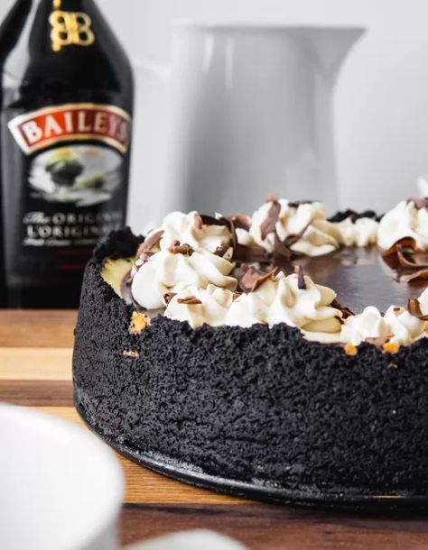 Bailey’s Cheesecake Recipe, Liquor Cheesecake Recipes, Bailey’s Cheesecake, Baileys Brownies Recipe, Baileys Cheesecake Recipes, Bailey Cheesecake, Bourbon Cheesecake Recipes, Boozy Cheesecake, Fall Cheesecakes