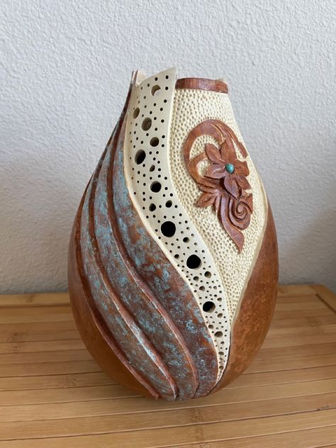 Carved Gourds, Gourd Lamp Patterns, Gourd Basket, Gourd Lamp Patterns Design, Maori Symbols, Gourd Baskets With Handles, Snake Gourd, Pine Needle Crafts, Gorgeous Gourds