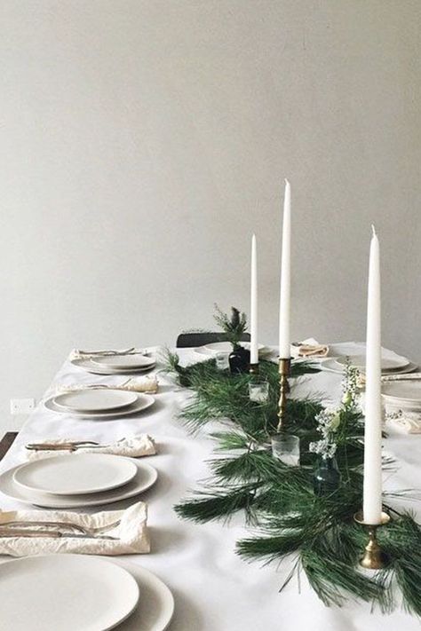 Sustainable Christmas Decorations, Nordic Christmas Decorations, Christmas Table Decorations Centerpiece, Christmas Table Decorations Diy, Eco Christmas, Minimalist Christmas Decor, Sustainable Christmas, Eco Friendly Christmas, Minimal Christmas