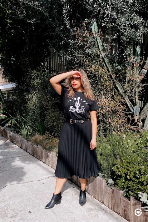 Don’t know how to wear your black pleated skirt? Make it casual by pairing your maxi skirt with a graphic tee. Download the LIKEtoKNOW.it shopping app to shop this pic via screenshot! #liketkit @liketoknow.it #LTKcurves #LTKunder50 Combat Boots Maxi Skirt, Black Chiffon Pleated Skirt Outfit, Black Skirt With Tshirt, Black Pleated Skirt Outfit Casual, Long Black Pleated Skirt Outfit, Black Pleated Midi Skirt Outfit, Pleated Black Skirt Outfit, Pleated Skirt Outfit Casual, Concert Style Outfits