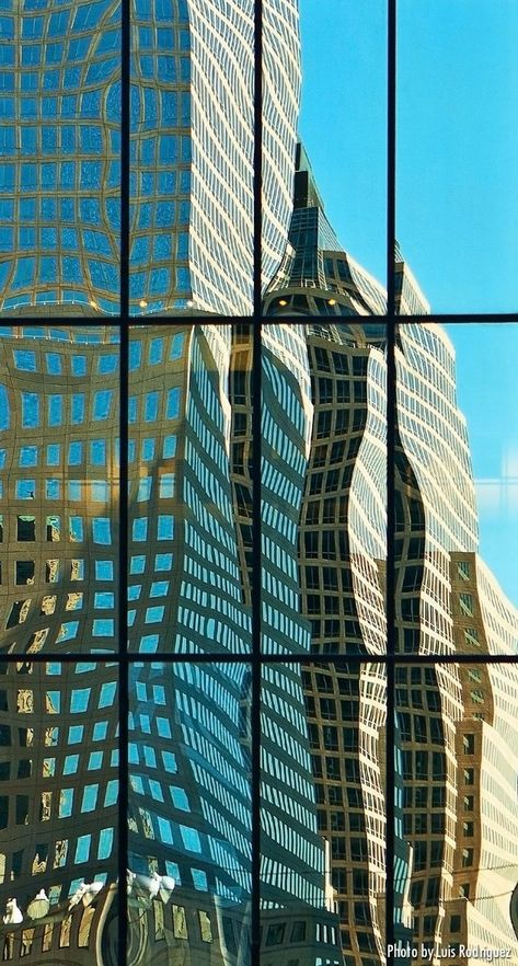 New York Skyscrapers, Distortion Photography, Distortion Art, Window Reflection, Reflection Art, Reflection Photography, The Reflection, Gcse Art, Foto Art