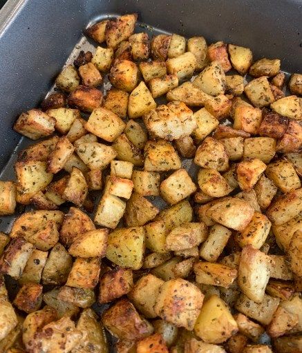 Crispy Potatoes In Oven, Crispy Oven Roasted Potatoes, Oven Potatoes, Oven Roasted Potatoes Easy, Potatoes In Oven, Oven Roasted Potatoes, Seasoned Potatoes, Roasted Potato Recipes, Potato Recipes Side Dishes