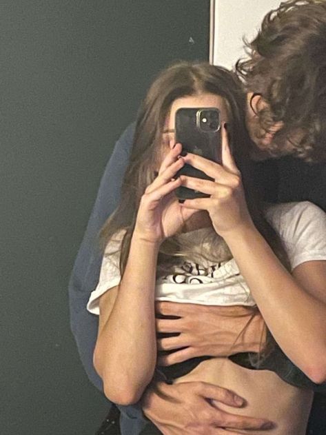 Mirror Selfie Couple, Johnny And Shannon, Selfie Couple, Cute Date Ideas, Teenage Love, Couple Selfies, Couples Vibe, Cute Relationship Photos, Teen Love