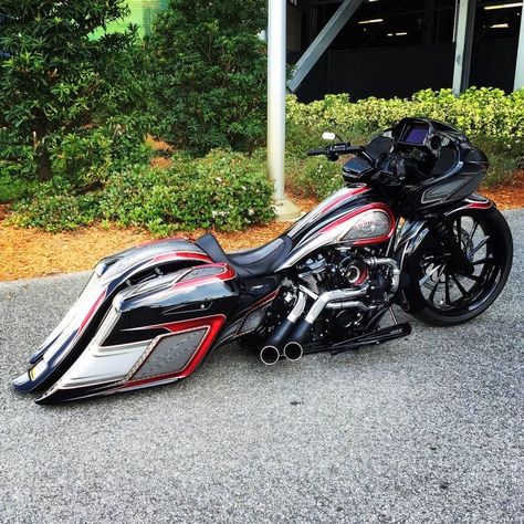 Custom Street Glide, Harley Bagger, Custom Bagger, Custom Motorcycles Harley, Road Glide Custom, Bagger Motorcycle, Custom Paint Motorcycle, Harley Davidson Baggers, Custom Street Bikes