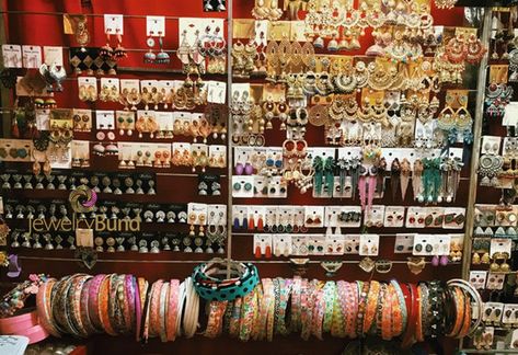 The Best Websites to Buy Wholesale Jewelry Online Ways To Display Jewelry, Cozy Cubicle, Antique Booth Ideas, Buy Wholesale Jewelry, Craft Booth Displays, Display Jewelry, Best Websites, Creative Display, Jewelry For Sale