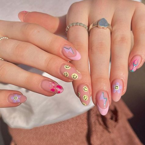 Smiley Face Nails, Face Nails, Cute Pink Nails, Tie Dye Nails, Gel Mani, Vibrant Nails, Pink Nail Designs, Dry Nails, Unique Nails