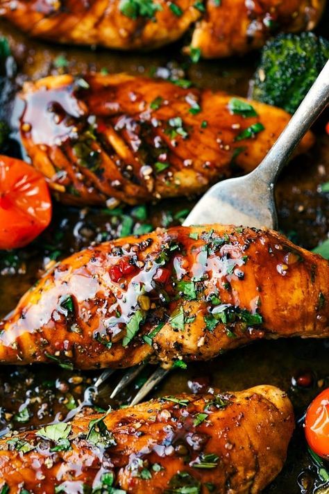 ONE PAN Balsamic Chicken and Veggies - Chelsea's Messy Apron Balsamic Chicken And Veggies, One Pan Balsamic Chicken, Balsamic Glazed Chicken, Chicken Breast Recipes Baked, Chicken And Veggies, Sheet Pan Dinners Recipes, Top Chicken Recipes, Make Ahead Lunches, Balsamic Chicken