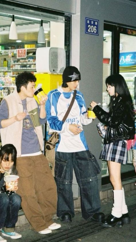 Japan 1990 Fashion, 90 Japanese Aesthetic, Japanese 1990s Fashion, Vintage Japanese Streetwear, 2000s Photography Aesthetic, Japanese School Reference, China 90s Aesthetic, Photo Friends Group, 90s Japanese School Aesthetic