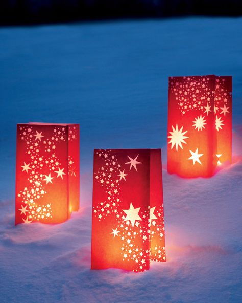 DIY Christmas Luminaries and Home Decor for The Holidays - Galaxy On Terra Firma Luminaria - Cool Candle Holders, Tea Lights, Holiday Gift Ideas, Christmas Crafts for Kids - Line Winter Walkways With Rustic Mason Jars, Paper Bag Luminaries and Creative Lighting Ideas http://diyjoy.com/diy-christmas-luminaries Christmas In Heaven Lantern Diy, Christmas In Heaven Lantern, Luminaria Diy, Luminaries Bags, Christmas Star Decorations, Christmas In Heaven, Traditional Christmas Tree, Christmas Decorations Diy Outdoor, Navidad Diy