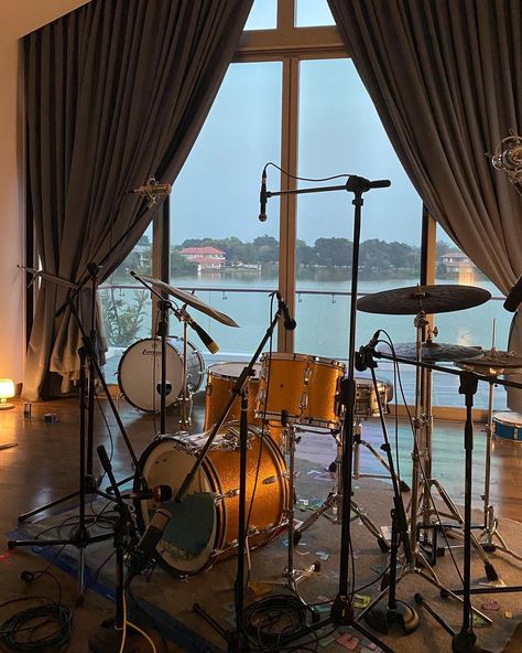 Drum Studio Design, Drum Kit Aesthetic, Drum Set Aesthetic, Drum Studio, Studio Music Room, Drums Studio, Studio Vibes, Store Architecture, Drum Room