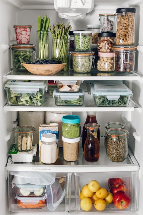 Stocked Fridge, Healthy Fridge, Cocina Diy, Refrigerator Organization, Fridge Organization, Home Organisation, Pantry Organization, Kitchen Pantry, Küchen Design