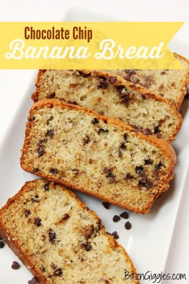 Desserts - Sweet, moist banana bread recipe bursting with chocolate flavor throughout! Super Moist Banana Bread, Chocolate Chip Banana Bread Recipe, Banana Bread Recipe Moist, Homemade Banana Bread, Moist Banana Bread, Chocolate Chip Banana, Dessert Simple, Healthy Banana Bread, Chocolate Chip Banana Bread