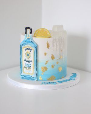 Gin Cake Birthday, Cocktail Themed Cake, Parrot Cake, Gin Cake, Beer Bottle Cake, Gin And Tonic Cake, Gin Ideas, Alcohol Cakes, 21st Bday Cake