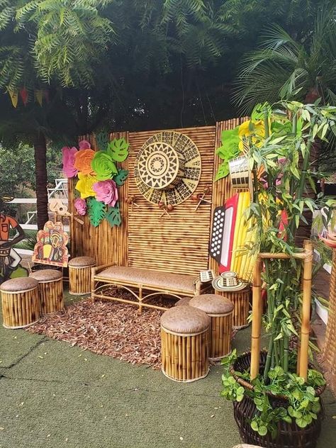 Village Wedding Decoration, Bamboo Backdrop, African Wedding Theme, Backyard Restaurant, Diy Eid Decorations, Native Decor, Hawaii Theme, Selfie Wall, Flower Garland Wedding