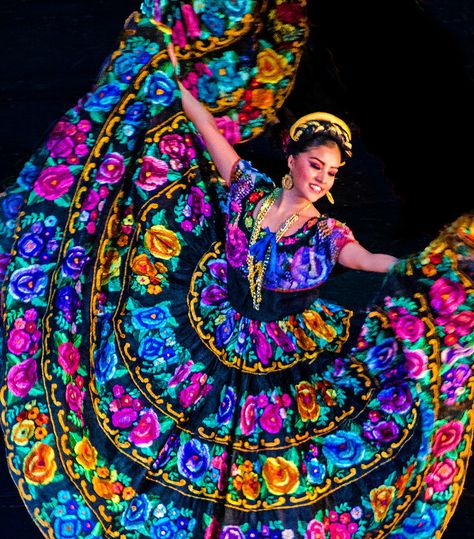 Ballet Folklórico | At the Palacio de Bellas Artes in Mexico… | Joe Routon | Flickr Mexican Traditional Clothing, Jalisco Dress, Folklorico Dresses, Folkloric Dress, Latina Aesthetic, Skull Girl Tattoo, Traditional Mexican Dress, Surprise Dance, Ballet Folklorico