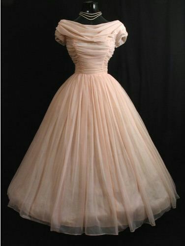 What happens a VERY cold-hearted? Alpha meets a VERY sassy Omega? A w… #fanfiction #Fanfiction #amreading #books #wattpad Retro Mode, Vestidos Vintage, Vintage Inspired Dresses, 50s Dresses, 1950s Dress, 50s Fashion, Inspired Dress, Mode Vintage, Mode Inspiration