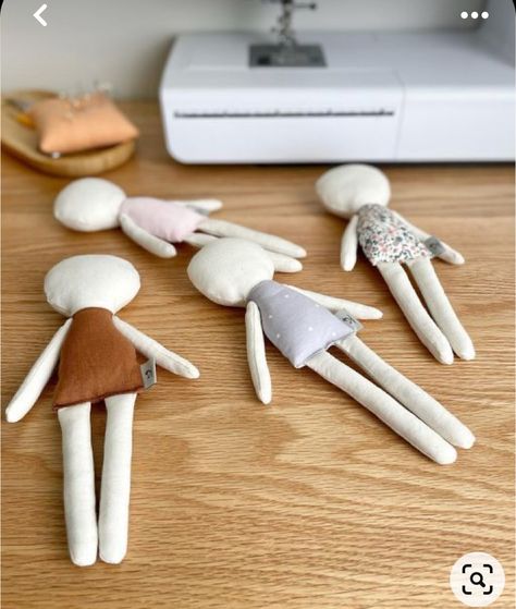 Mini Doll Diy, Homemade Dolls Easy, Handmade Dolls How To Make, Tiny Dolls To Make, Easy Sew Doll, Small Doll Pattern, Doll Making Ideas, Handmade Dolls Diy, Linen Doll