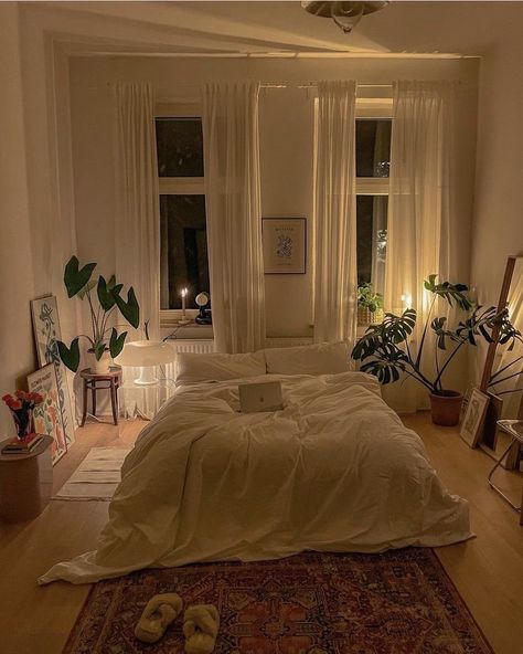 London Bedroom, Minimalist Bedroom Decor, Big Bedrooms, Room London, Bedroom Decor Inspiration, Redecorate Bedroom, Room Inspiration Bedroom, Aesthetic Bedroom, Dream Bedroom