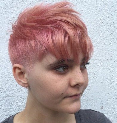 Choppy Pastel Pink Pixie Pixie Cut For Round Face, Round Face Pixie, Shaved Pixie Cut, Haircuts For Round Face Shape, Pixie Cut Round Face, Shaved Pixie, Pixie Haircut Styles, Ideas Haircut, Pixie Haircut For Round Faces