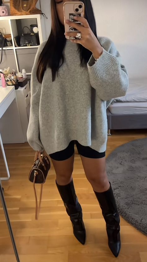 Comfy Cinema Outfit, Billiard Outfit Ideas, Outfit Short En Cuir, Elegant Winter Outfits Classy, Birthday Fits Winter, Outfits Natal, Cold Fall Outfits, Date Outfit Winter, High Boots Outfit Winter