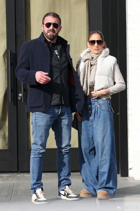 Jlo Street Style, Jennifer Lopez Street Style, Jlo Fashion, Jennifer Lopez Outfits, Jean Outfit, Autumn Outfits, It's Cold, Beautiful Couple, Estilo Boho