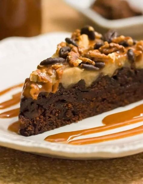 Carmel Pie, Fluffy Chocolate Cake, Grandma Recipes, Flavored Nuts, Lighthouse Crafts, German Chocolate Cake Mix, Yummy Deserts, Gooey Caramel, Turtle Cake