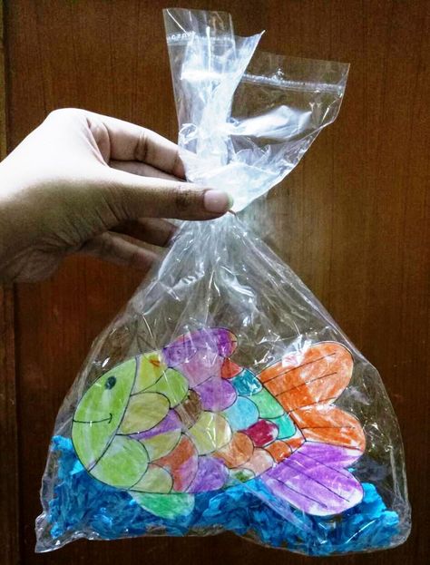 Prek Fish Craft, Fish In A Bag Craft, Easy Fish Crafts Preschool, Pet Fish Craft, Rainbow Fish Activities For Preschoolers, Preschool Fish Crafts, The Rainbow Fish Activities, Goldfish Craft, Rainbow Fish Craft