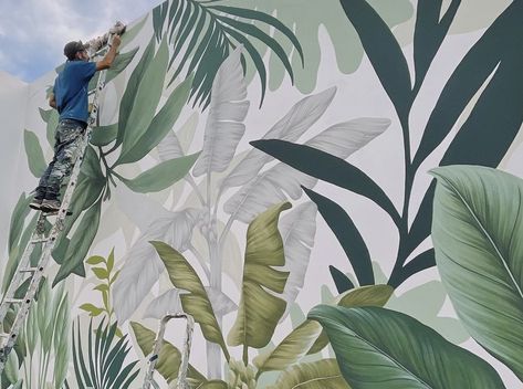 Garden Mural Outdoor Wall Art, Backyard Mural Ideas, Botanical Murals, Mural Outdoor, Botanical Mural, Outside House Paint, Jamaican Restaurant, Mural Tropical, Jungle Wall Mural