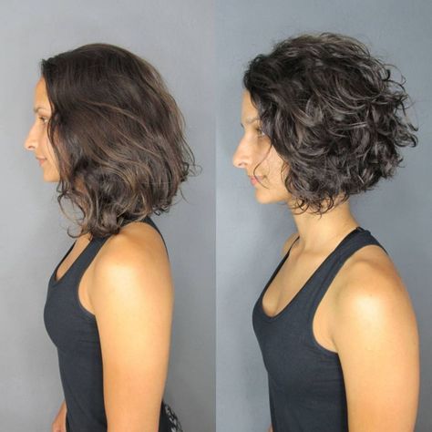 Short Wavy Inverted Bob Hairstyle Pelo Bob Ondulado, Edgy Bob Hairstyles, Bob Pendek, Short Curly Bob Hairstyles, Sleek Bob Hairstyles, Angled Bob Hairstyles, Hairstyles Bob, Inverted Bob Hairstyles, Stacked Bob Hairstyles