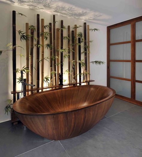 20 Neat Bamboo-Themed Bathrooms Japanese Bathroom Design, Japanese Style Bathroom, Asian Bathroom, Japanese Bathroom, Asian Interior Design, Wooden Bathtub, Beautiful Bathtubs, Deco Zen, Asian Interior