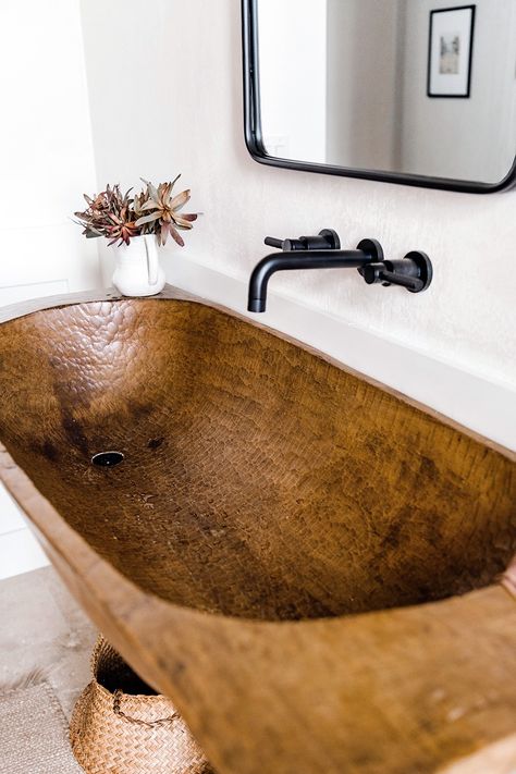 Wooden Bathroom Sink, Unique Bathroom Sink Ideas, Wooden Sinks Bathroom, Diy Bowl Sink, Rustic Bathroom Sink, Decorative Bread, Rustic Bathroom Sinks, Unique Bathroom Sinks, Wooden Sink