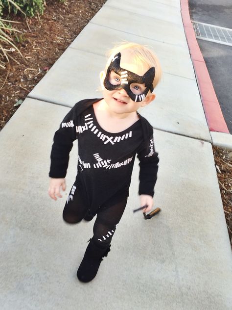 Kids Catwoman Halloween Costume Catwoman Costume Diy, Girls Catwoman Costume, Catwoman Costume Kids, Cat Women Halloween Costumes, Catwoman Halloween, Catwoman Halloween Costume, Catwoman Costume, Catwoman Cosplay, Cat Halloween Costume