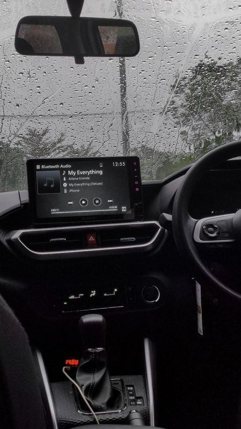 #rainy #aesthethic Rainy Car Snapchat Stories, Rainy Car Snap, Rainy Car Ride Aesthetic, Rainy Day Aesthetic Instagram Story, Rainy Car Ride, Driving Inspiration, Rainy Drive, Car Aesthetic Interior, Mcdonalds Fast Food