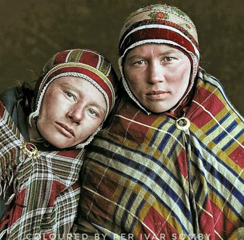 Sami Culture, Norwegian People, Sami People, Polish Clothing, Touching Photos, Pale Face, Textile Inspiration, Unique Faces, Newly Engaged Couple