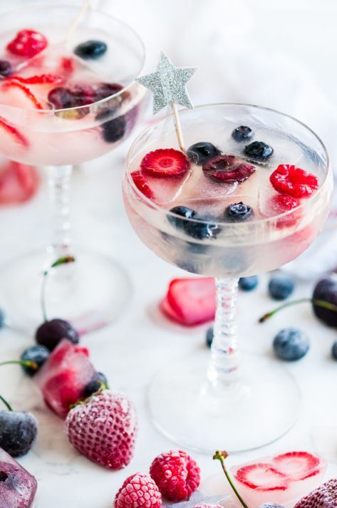 frozen. July 4th Recipes, Fruit Ice Cubes, Fresh Summer Salad, Coconut Benefits, Fruit Ice, Fresh Watermelon, Yummy Pasta Recipes, Cocktail Recipes Easy, Alcohol Drinks